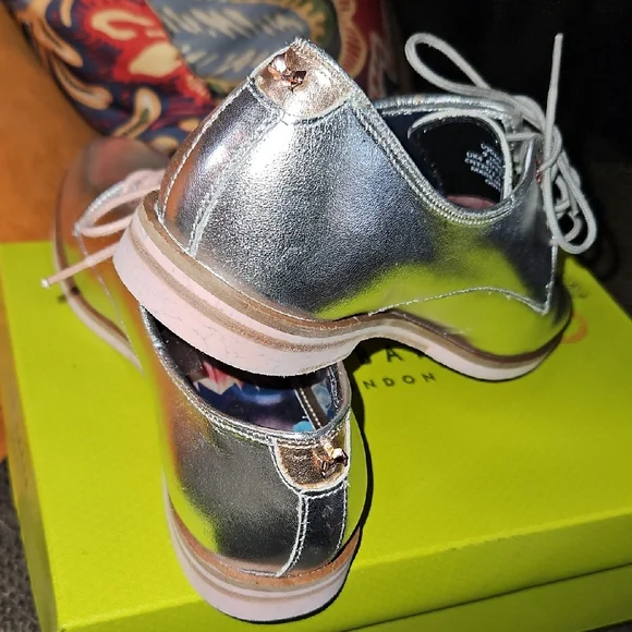 Ted Baker Silver Oxford Shoes with Pink Laces - Picture 9 of 11